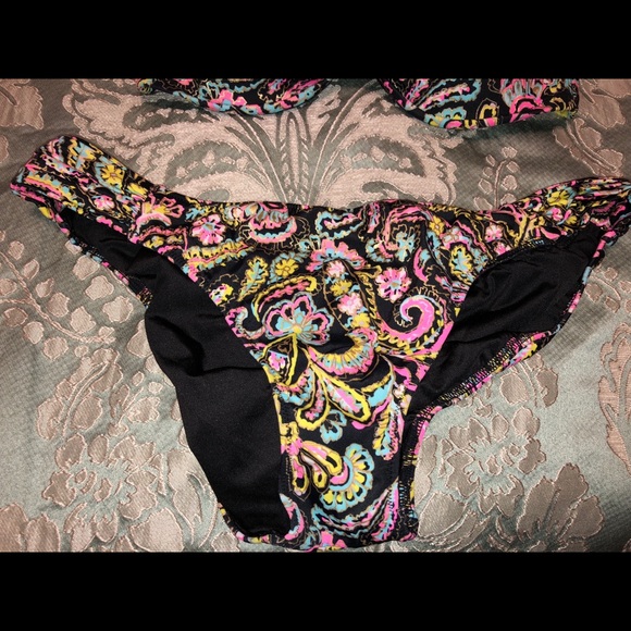 Victoria’s Secret Bikini - Picture 3 of 3